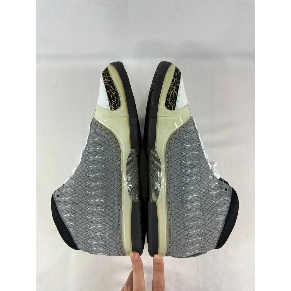 Jordan minor unworn discoloration